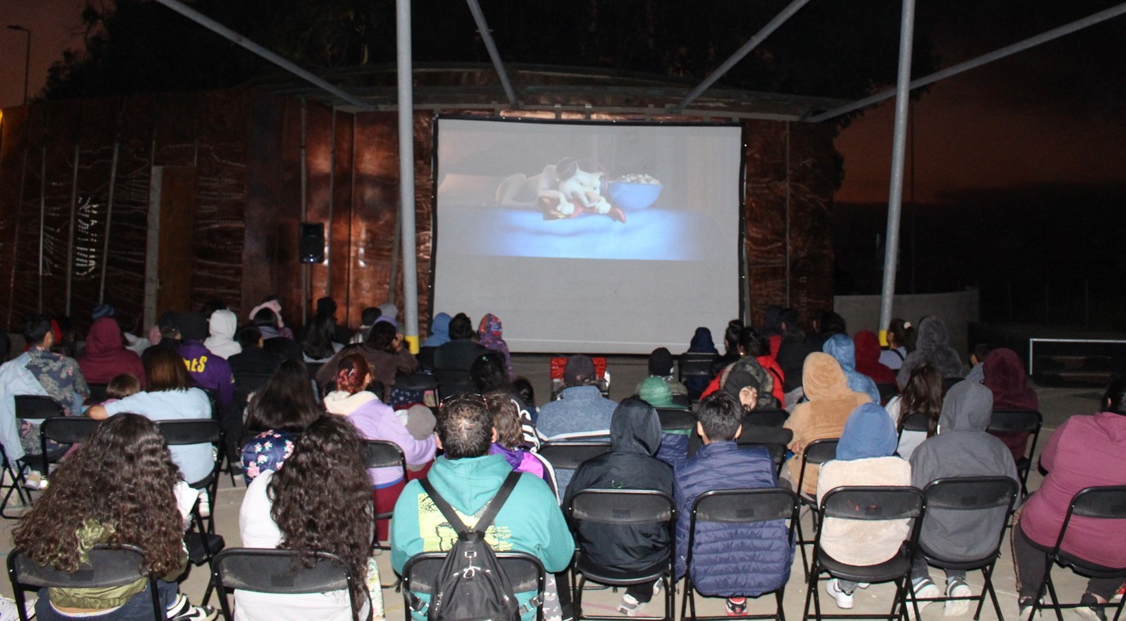 asistentes a cine de verano en el CALA