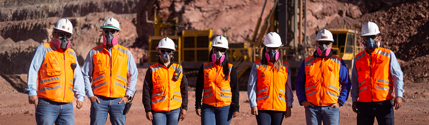 grupo de trabajadores minera centinela en rajo