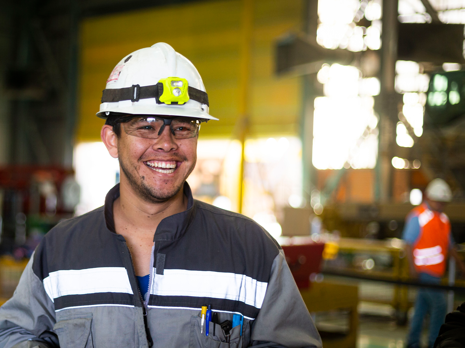 Trabajador minero sonriendo